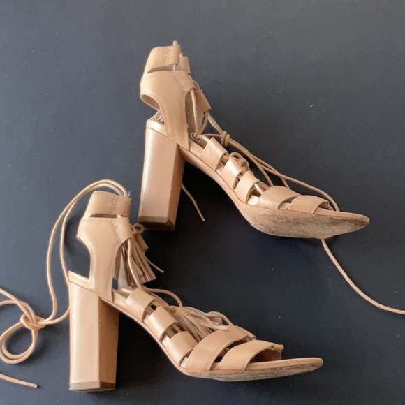 Loeffler Randal Luz Tassel Lace up nude size 8.5 - Picture 4 of 12